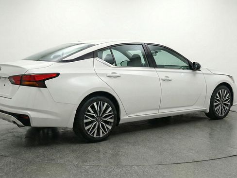 Used 2025 Nissan Altima 2.5 SV image 9