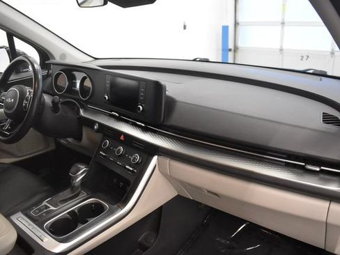 Used 2024 Kia Carnival LX FWD image 14