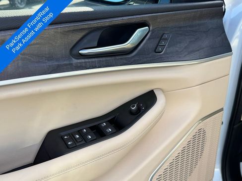 New 2025 Jeep Grand Cherokee Limited w/ Luxury Tech Group II image 19