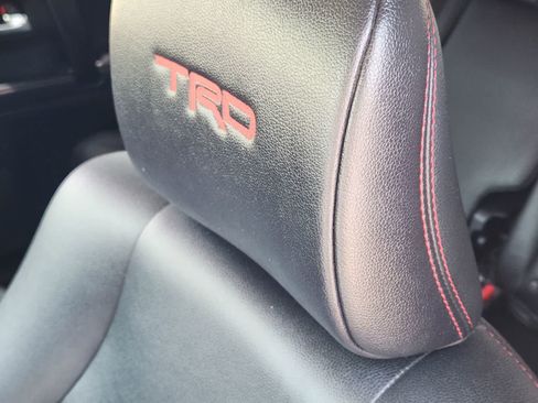 Used 2018 Toyota 4Runner TRD Off-Road Premium AWD/4WD image 13
