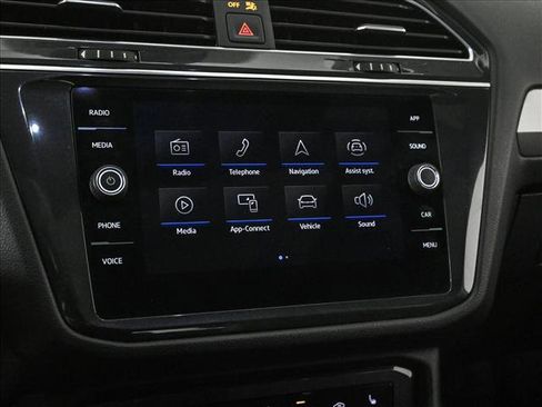 Used 2022 Volkswagen Tiguan SE R-Line image 13