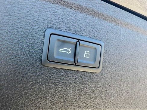 Used 2024 Audi Q5 2.0T Premium w/ Convenience Package image 19