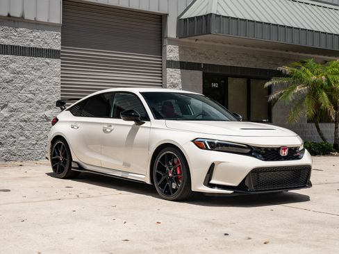 Used 2025 Honda Civic Type R image 4