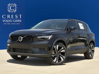 New 2025 Volvo XC40 B5 Plus w/ Protection Package Premier