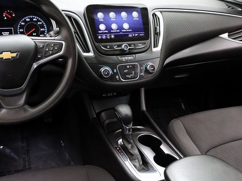 Used 2022 Chevrolet Malibu LS image 14