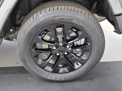 Used 2023 Jeep Wrangler Unlimited Sahara w/ Cold Weather Group AWD/4WD image 33