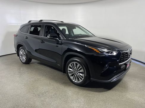New 2026 Toyota Highlander Platinum AWD/4WD image 1