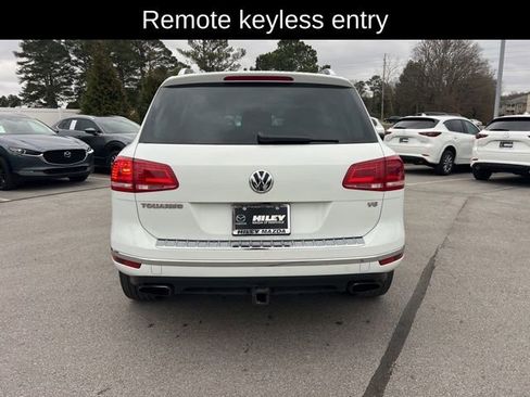 Used 2016 Volkswagen Touareg Sport image 7