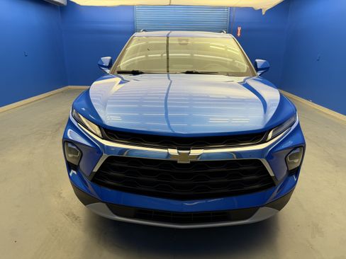 Used 2024 Chevrolet Blazer LT w/ Convenience Package FWD image 3