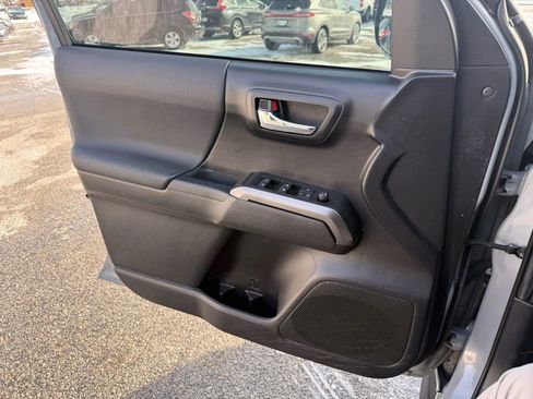 Used 2021 Toyota Tacoma TRD Sport w/ Technology Package image 20