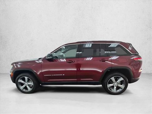 Used 2024 Jeep Grand Cherokee Limited w/ Luxury Tech Group II AWD/4WD image 9