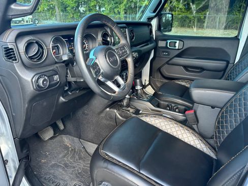 Used 2023 Jeep Wrangler Unlimited Sahara AWD/4WD image 11