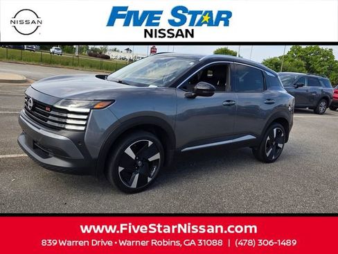 Used 2025 Nissan Kicks SR w/ Illumination Package FWD image 3