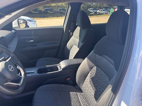 Used 2025 Nissan Kicks SV image 24