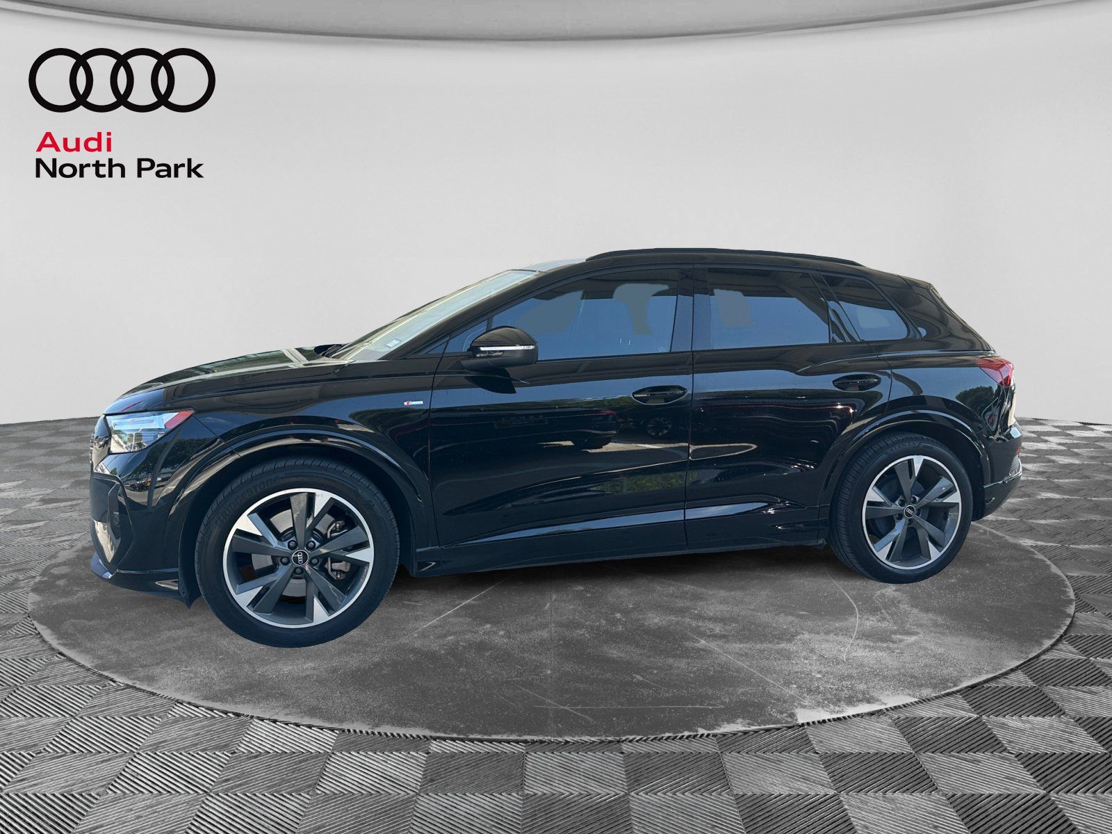 Used 2024 Audi Q4 e-tron Premium w/ Convenience Package AWD/4WD image 2