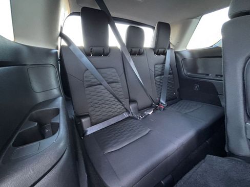 Used 2025 Nissan Pathfinder SV image 31