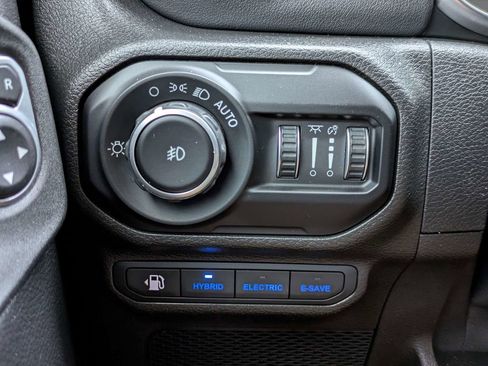 Used 2021 Jeep Wrangler Unlimited Sahara w/ Cold Weather Group image 20