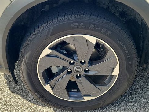 Used 2024 Nissan Rogue SV FWD image 7