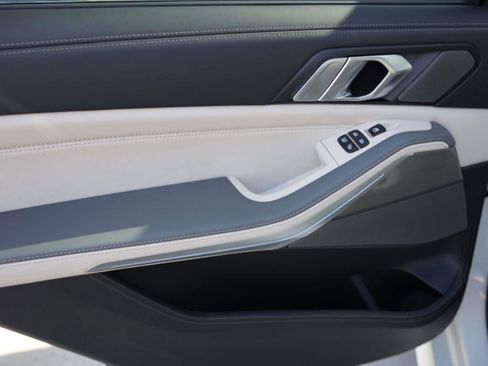 Used 2026 BMW X7 M60i image 9