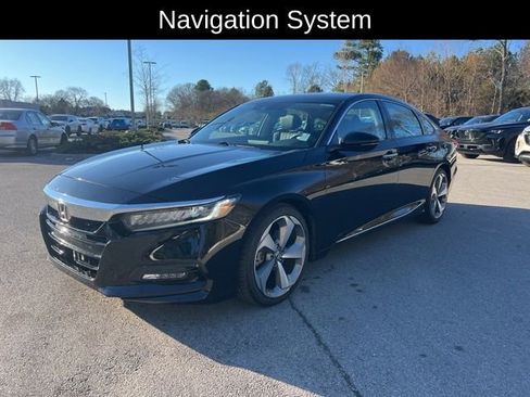 Used 2018 Honda Accord Touring image 3