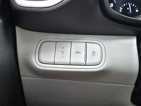 Certified 2022 Hyundai Venue SEL image 29