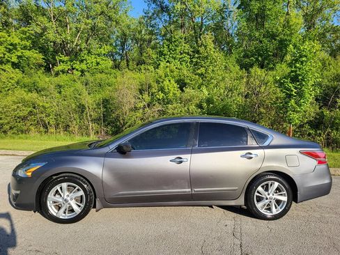 Used 2014 Nissan Altima 2.5 SV FWD image 3