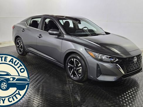 Used 2025 Nissan Sentra SV image 1