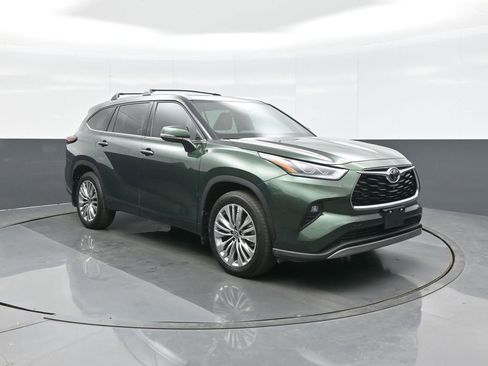 Certified 2025 Toyota Highlander Platinum image 1