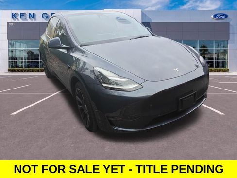 Used 2022 Tesla Model Y Long Range AWD/4WD image 1