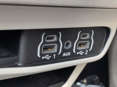 Used 2023 Chrysler Voyager LX FWD image 21