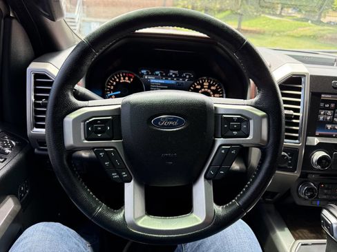Used 2015 Ford F150 Platinum w/ Equipment Group 701A Luxury AWD/4WD image 18