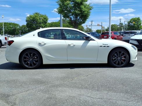 Used 2022 Maserati Ghibli Modena RWD image 10