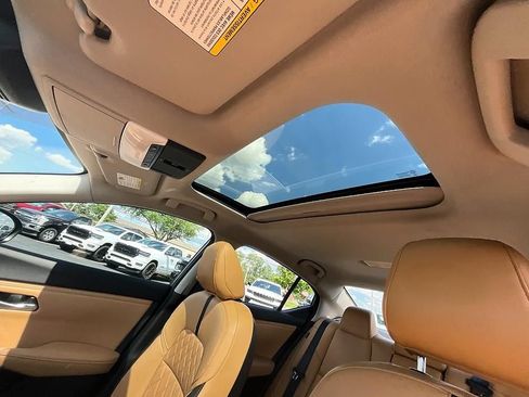 Used 2022 Nissan Sentra SV w/ SV Premium Package FWD image 25