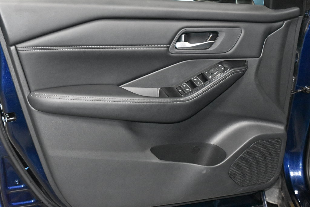 Certified 2026 Nissan Rogue SL AWD/4WD image 4