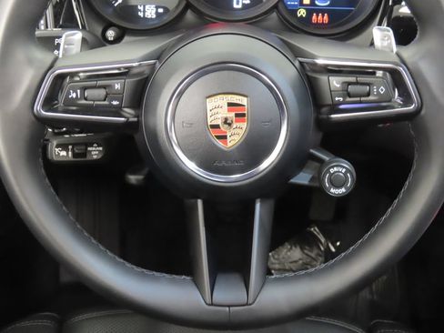 Certified 2026 Porsche Macan AWD/4WD image 18