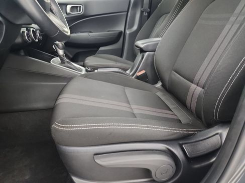 Used 2025 Hyundai Venue SEL FWD image 21