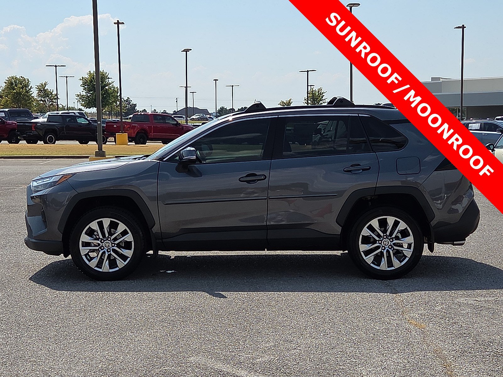 Used 2022 Toyota RAV4 XLE Premium FWD image 3
