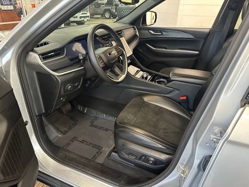 Certified 2023 Jeep Grand Cherokee L Laredo AWD/4WD image 9
