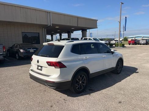 Used 2023 Volkswagen Tiguan SE image 8