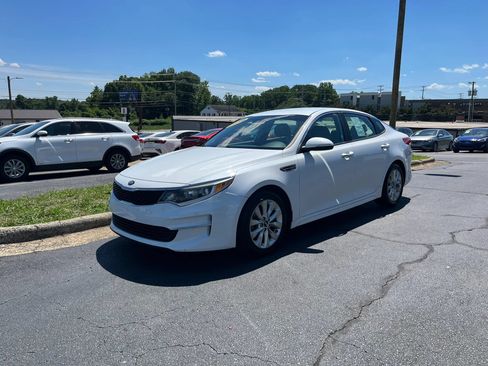 Used 2016 Kia Optima LX w/ Option Group 014 FWD image 3