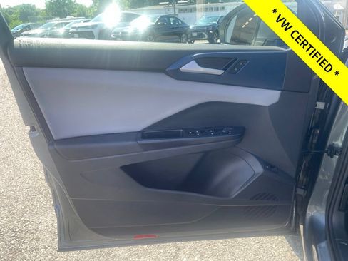 Certified 2023 Volkswagen Taos SE w/ Black Wheel Package AWD/4WD image 16