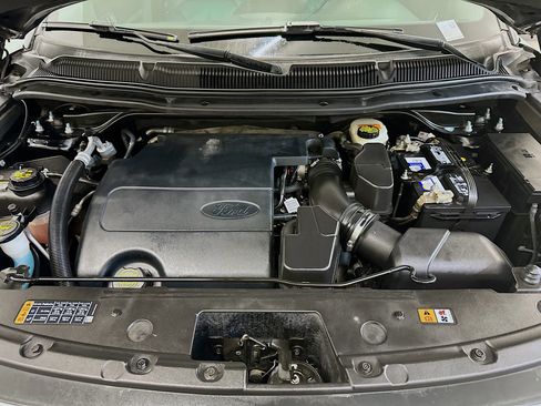 Used 2016 Ford Explorer XLT w/ Equipment Group 202A AWD/4WD image 36
