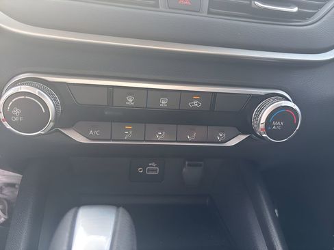 Used 2024 Nissan Altima 2.5 S FWD image 23
