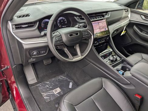 New 2025 Jeep Grand Cherokee L Limited image 7