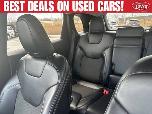 Used 2019 Jeep Cherokee Latitude Plus w/ Cold Weather Group AWD/4WD image 16