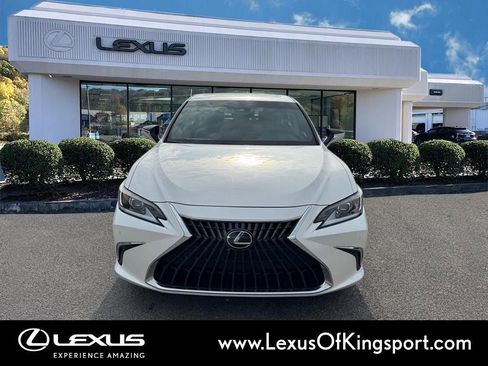 Used 2024 Lexus ES 300h w/ Premium Package image 8