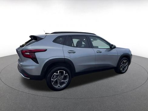 Used 2025 Chevrolet Trax LT w/ LT Convenience Package image 14