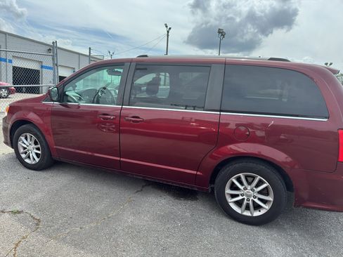 Used 2019 Dodge Grand Caravan SXT image 6