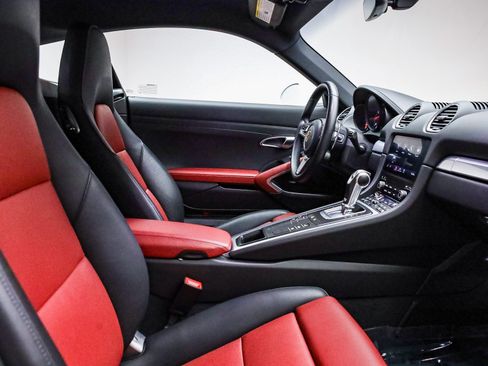 Used 2025 Porsche 718 Cayman image 28