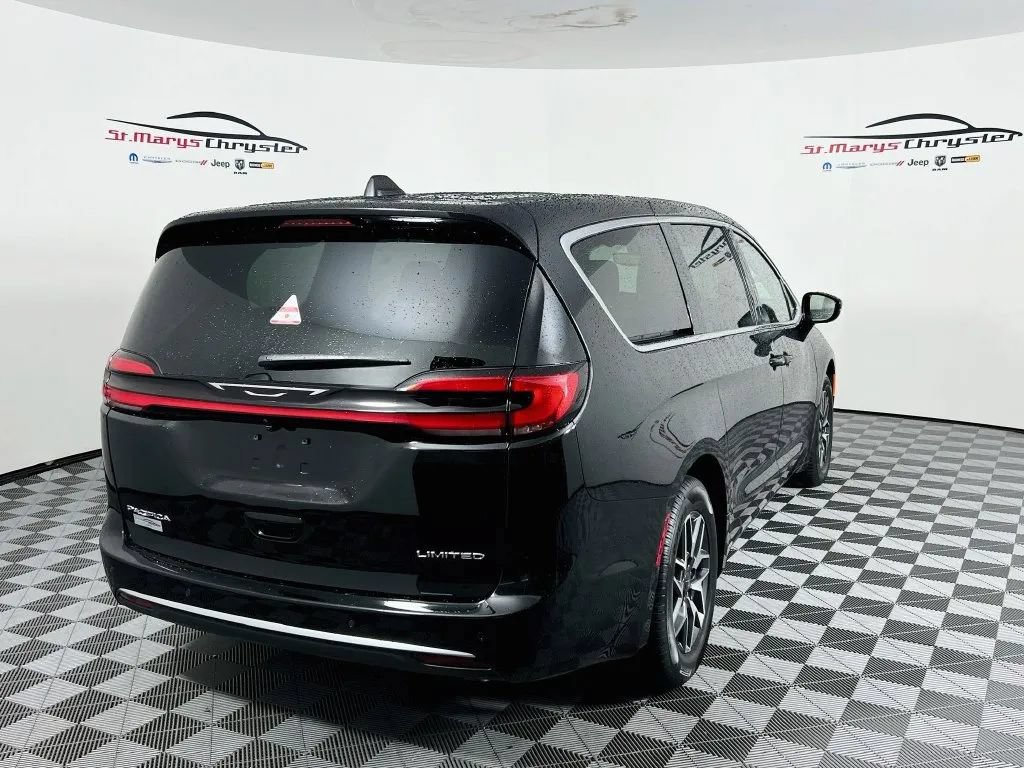 New 2027 Chrysler Pacifica Limited FWD image 8